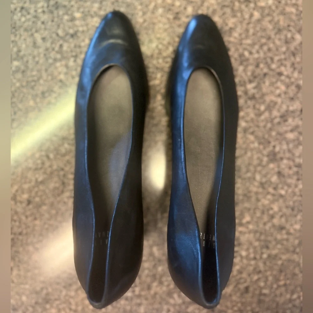 “STUART WEITZMAN” Black Wedge Pumps